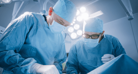 Surgeons in operating theatre - concept for Survey on Electronic Instructions For Use (eIFUs) for Medical Devices